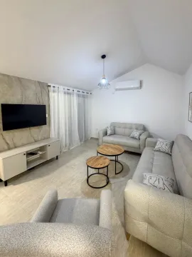 Izdavanje, dvosoban stan, 67m², Zelenika, Herceg Novi - image 2