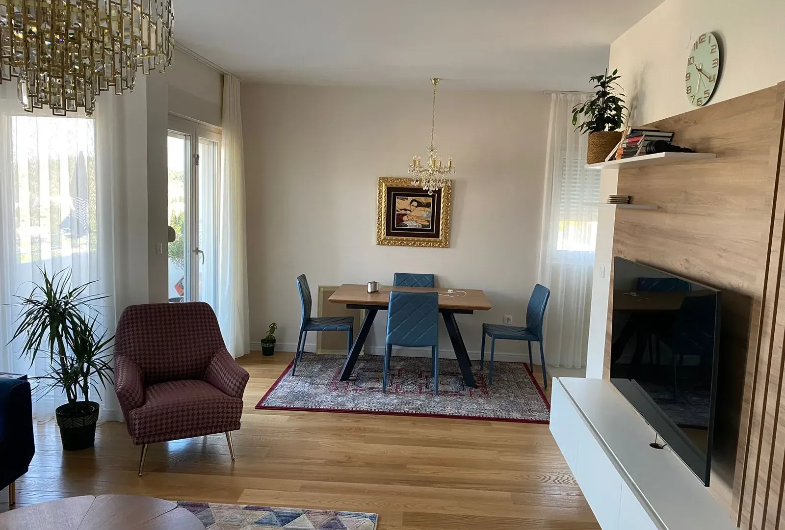 Izdavanje, trosoban stan, 94m², Central Point, Podgorica