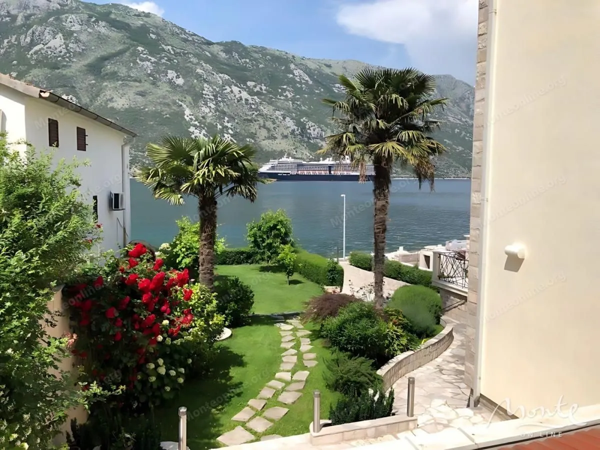 Prodaja, kuća, 390m², Stoliv, Kotor