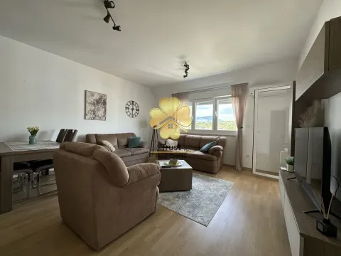 Izdavanje, dvosoban stan, 70m², Blok 9, Podgorica