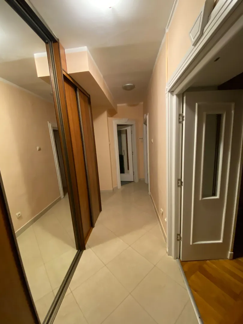 Izdavanje, dvosoban stan, 100m², Centar, Podgorica