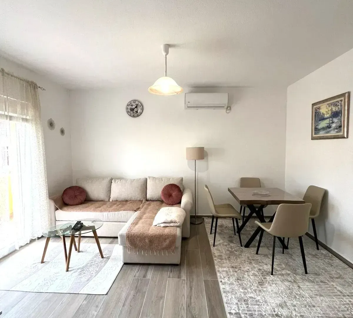 Izdavanje, stan, 55m², Tivat, Crna Gora