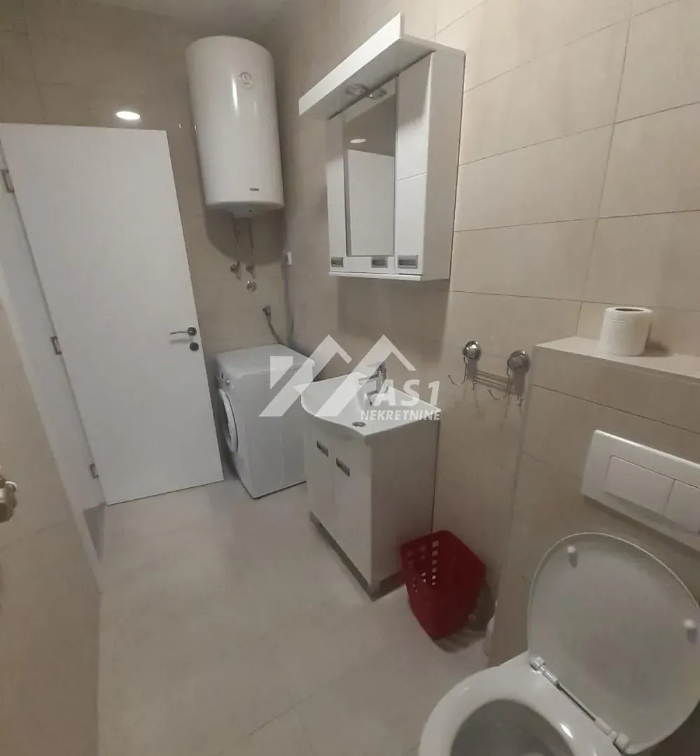 Izdavanje, jednosoban stan, 42m², Petrovaradin, Novi Sad