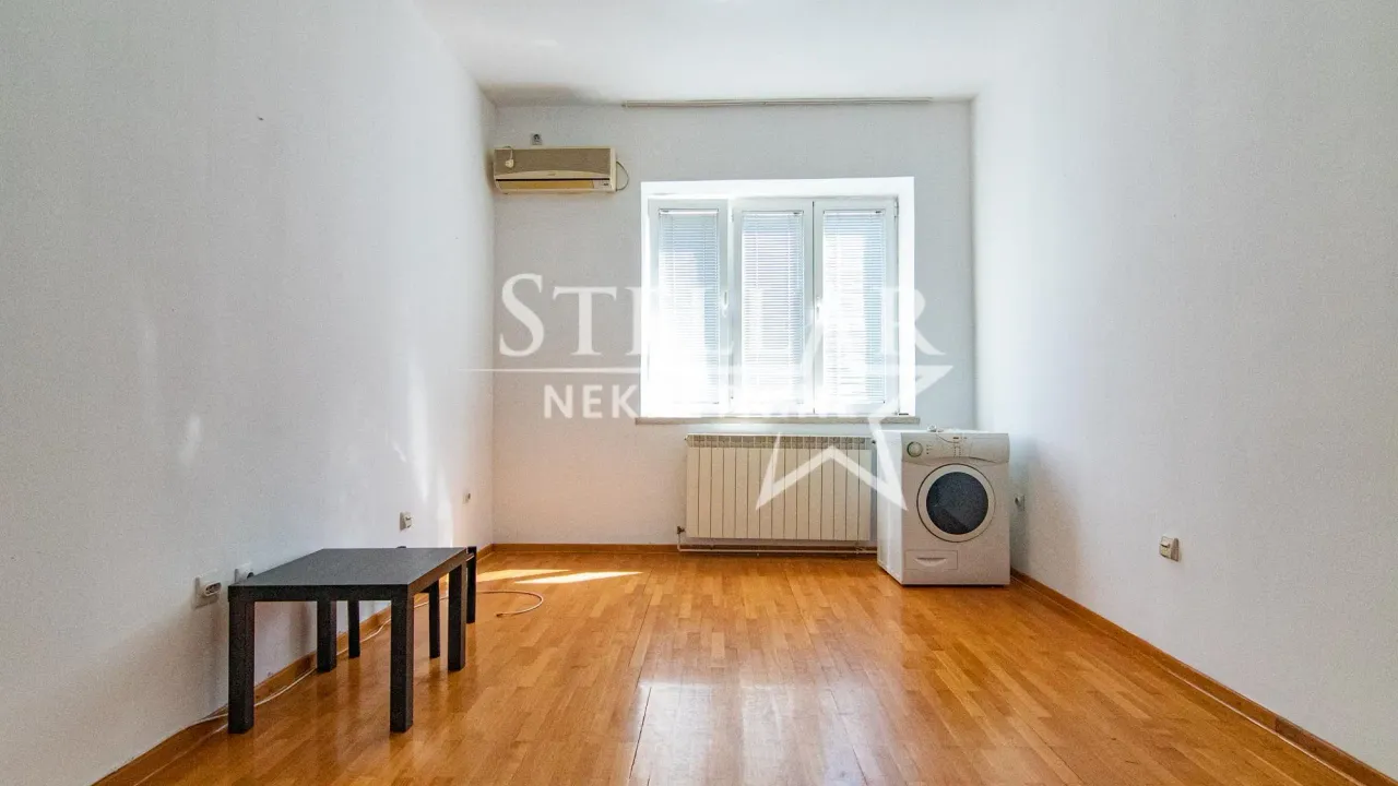 Izdavanje, dvosoban stan, 65m², Centar, Podgorica