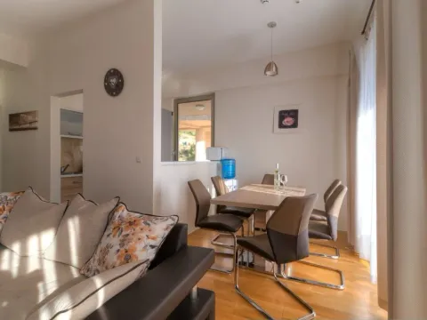 Prodaja, četvorosoban stan, 189m², Bečići, Budva - image 9