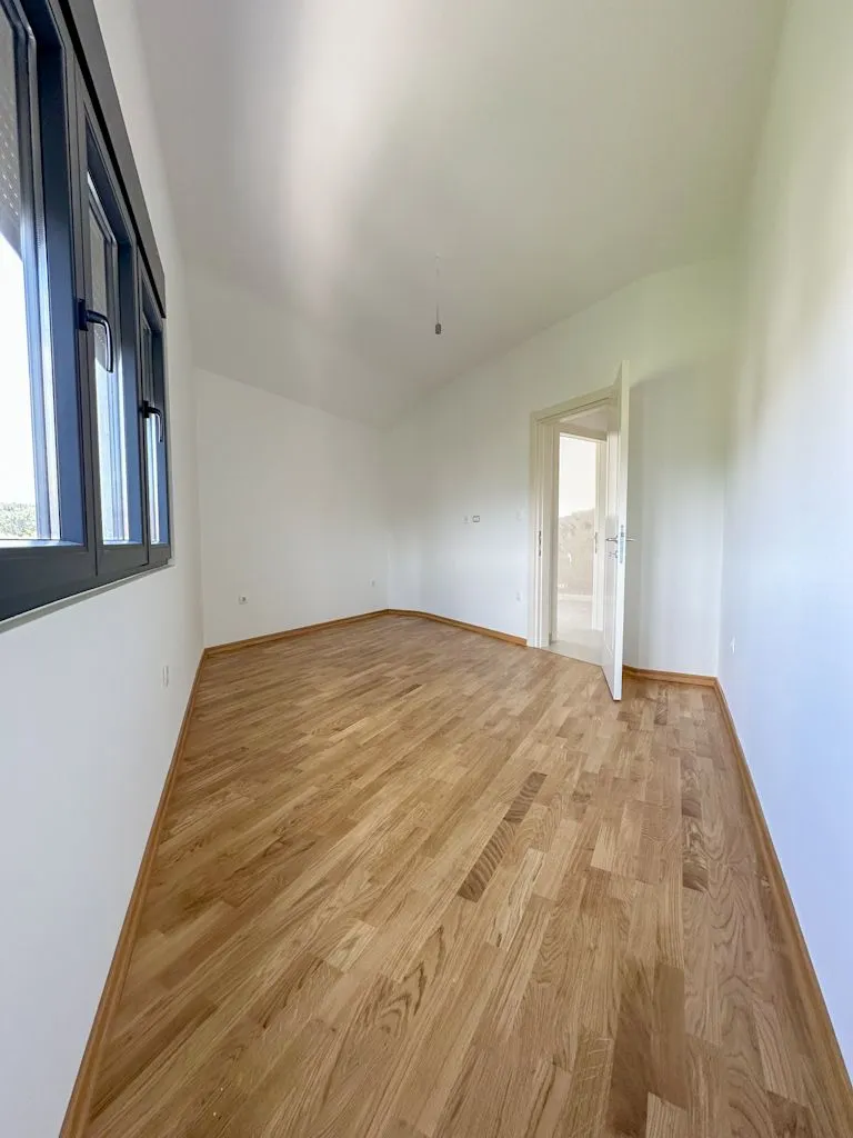 Prodaja, četvorosoban stan, 160m², Drač, Podgorica