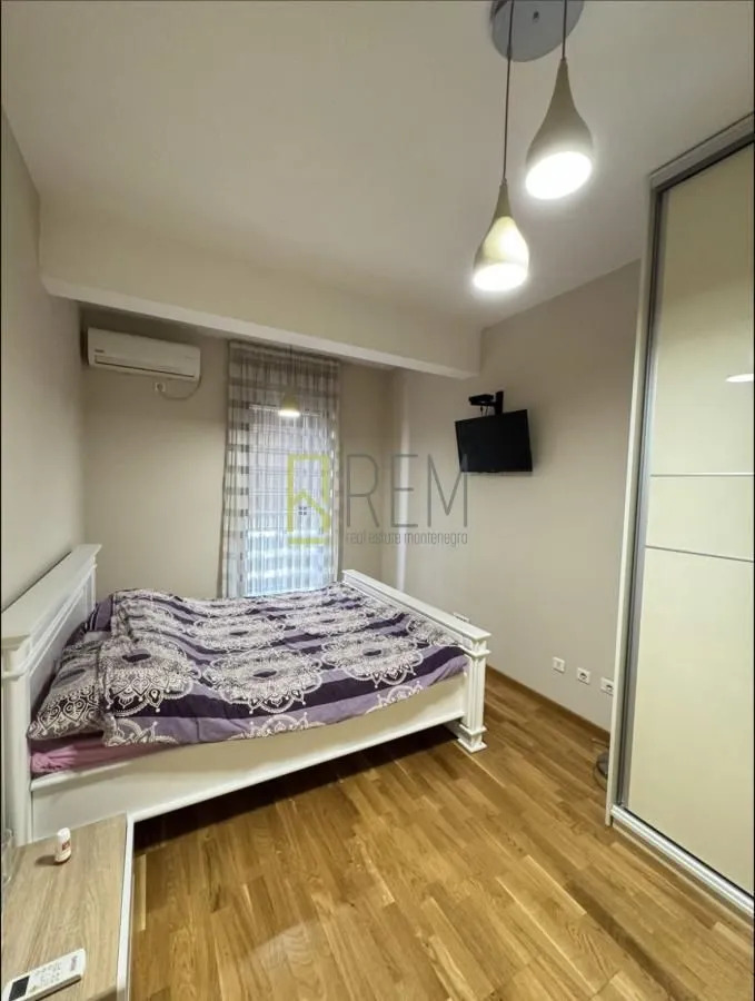 Izdavanje, trosoban stan, 90m², Preko Morače, Podgorica