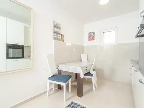 Rent, one bedroom apartment, 56m², Budva, Crna Gora - image 10