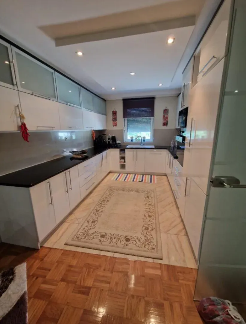 Sale, house, 130m², Tomba, Bar