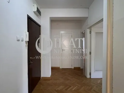 Izdavanje, trosoban stan, 86m², Savski Venac, Beograd - image 4