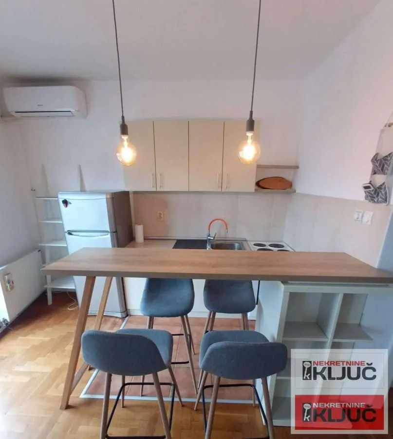 Prodaja, jednosoban stan, 34m², Socijalno, Novi Sad Sve Podlokacije