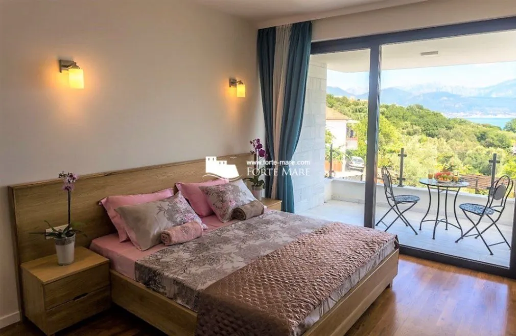 Prodaja, kuća, 323m², Đenovići, Herceg Novi