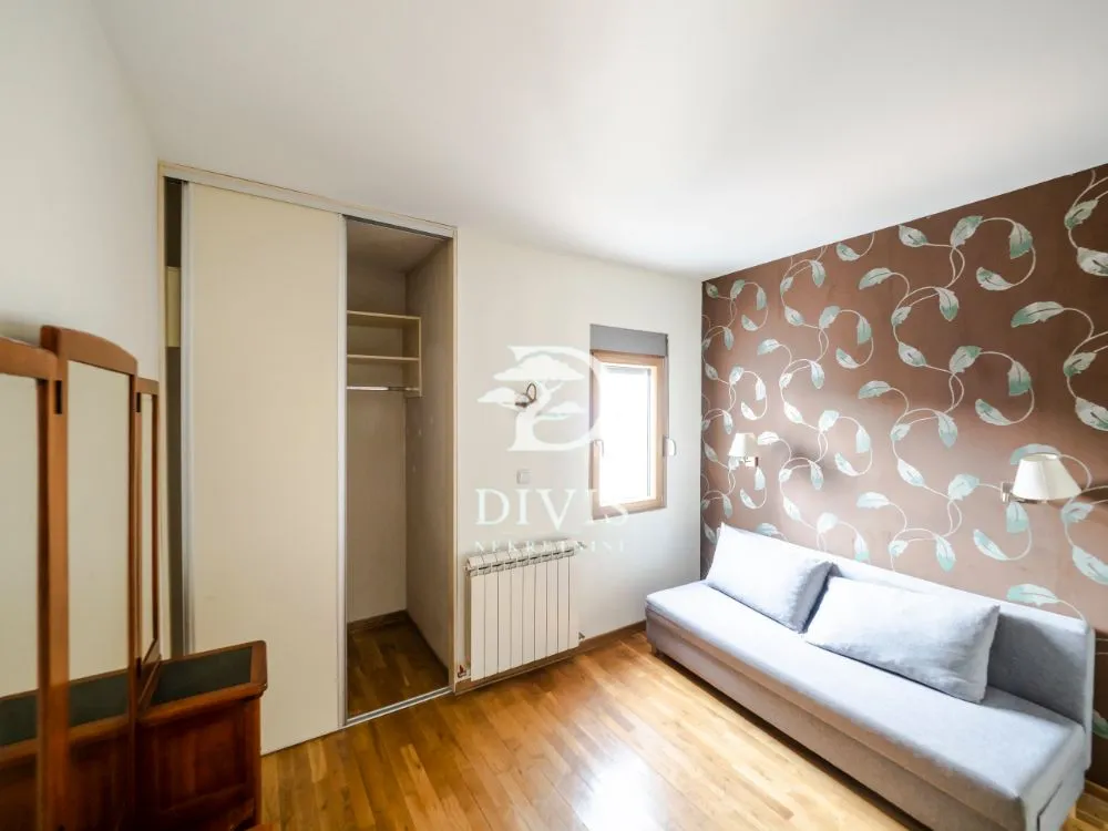 Sale, three bedroom apartment, 78m², Stari Grad, Beograd