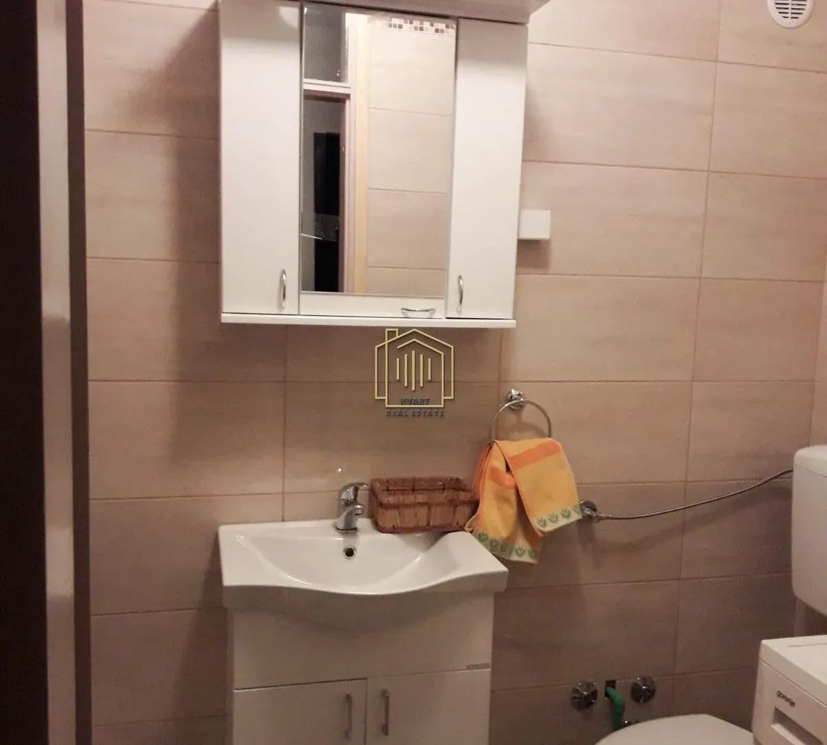Izdavanje, jednosoban stan, 60m², Blok 5, Podgorica
