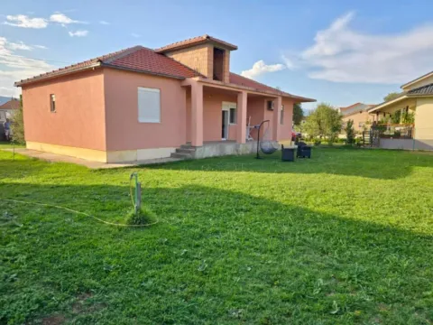 Izdavanje, kuća, 137m², Donji Kokoti, Podgorica - image 14