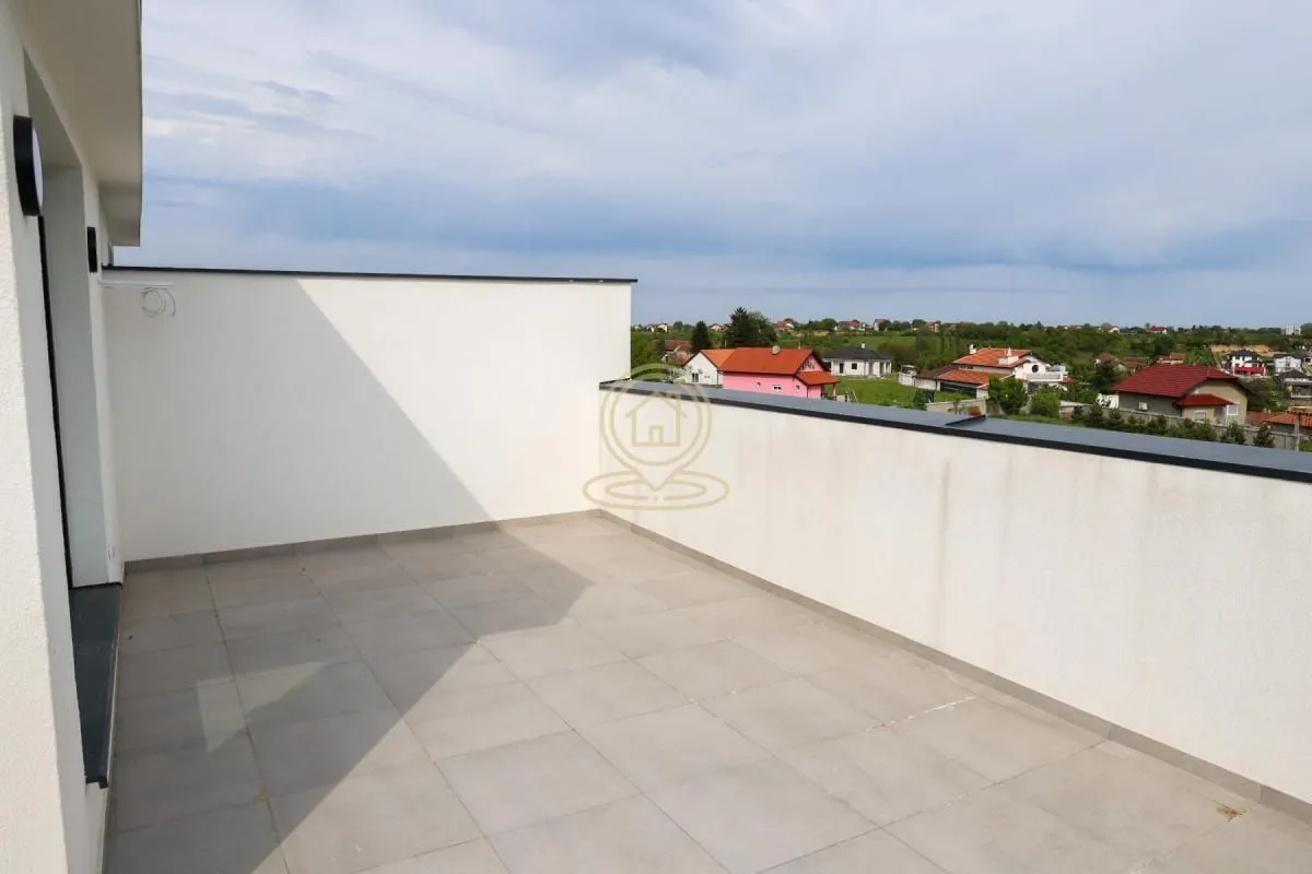 Prodaja, četvorosoban stan, 225m², Sremska Kamenica, Petrovaradin