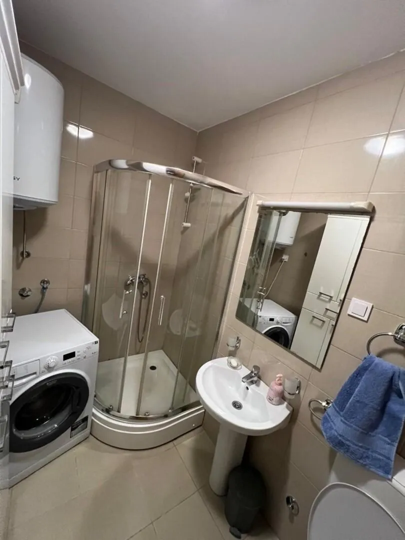 Izdavanje, dvosoban stan, 90m², Seljanovo, Tivat