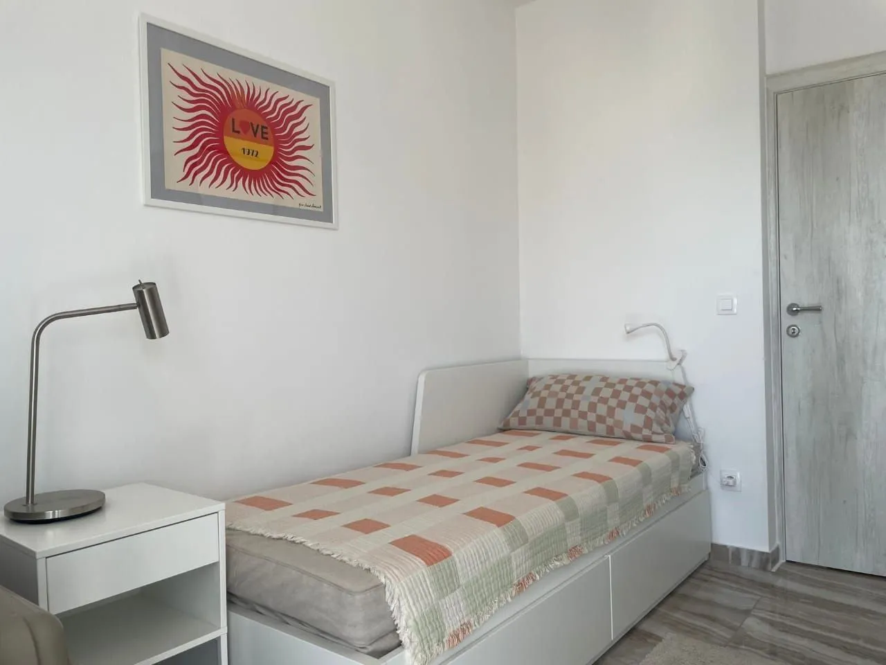 Izdavanje, trosoban stan, 123m², Tivat, Crna Gora