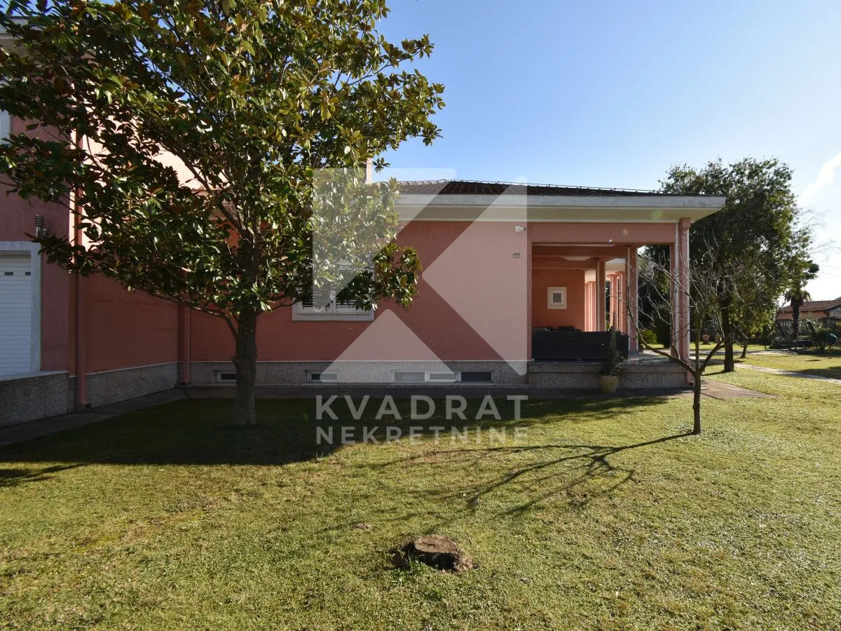 Rent, house, 300m², Donja Gorica, Podgorica