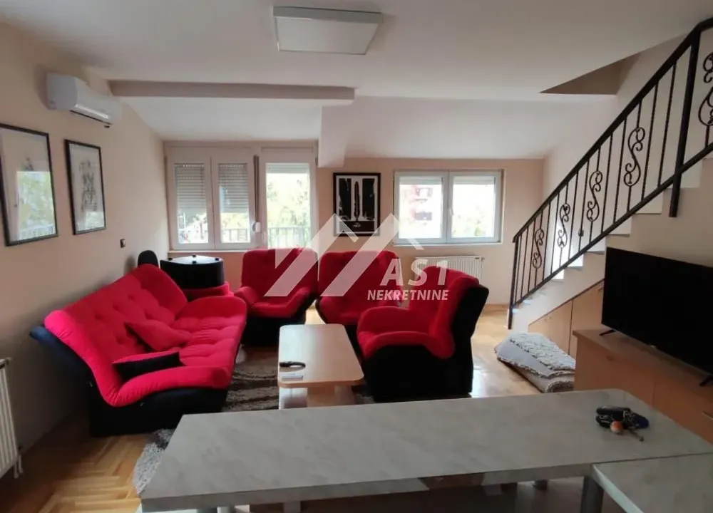 Izdavanje, četvorosoban stan, 110m², Železnička Stanica, Novi Sad Sve Podlokacije