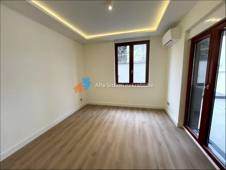 Izdavanje, četvorosoban stan, 153m², Savski Venac, Beograd