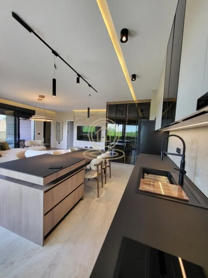 Izdavanje, trosoban stan, 83m², Olimp, Zvezdara Sve Podlokacije