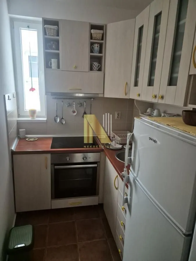 Izdavanje, dvosoban stan, 40m², Grbavica, Novi Sad Sve Podlokacije