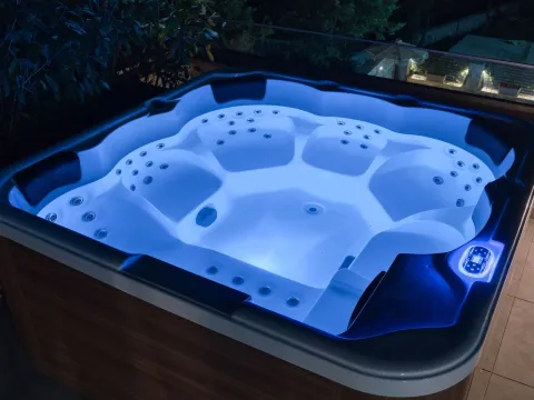 Izdavanje, kuća, 250m², Zagora, Kotor - image 25