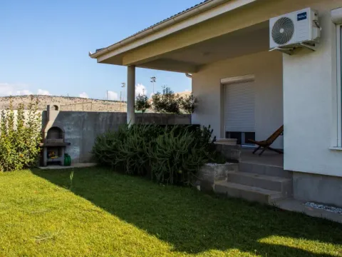 Izdavanje, kuća, 130m², Tološi, Podgorica - image 6