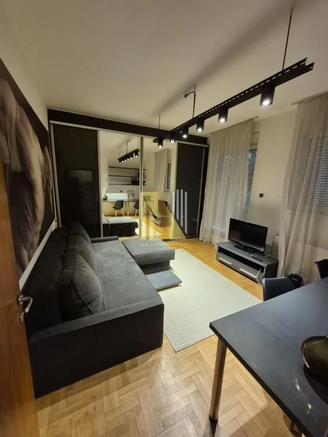 Izdavanje, garsonjera, 27m², Grbavica, Novi Sad Sve Podlokacije