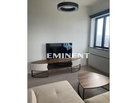 Izdavanje, trosoban stan, 73m², Savski Venac, Beograd