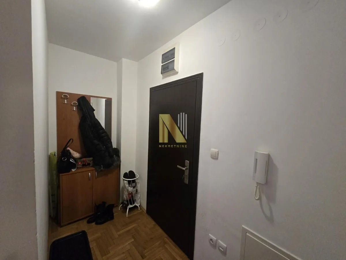 Prodaja, trosoban stan, 80m², Socijalno, Novi Sad Sve Podlokacije