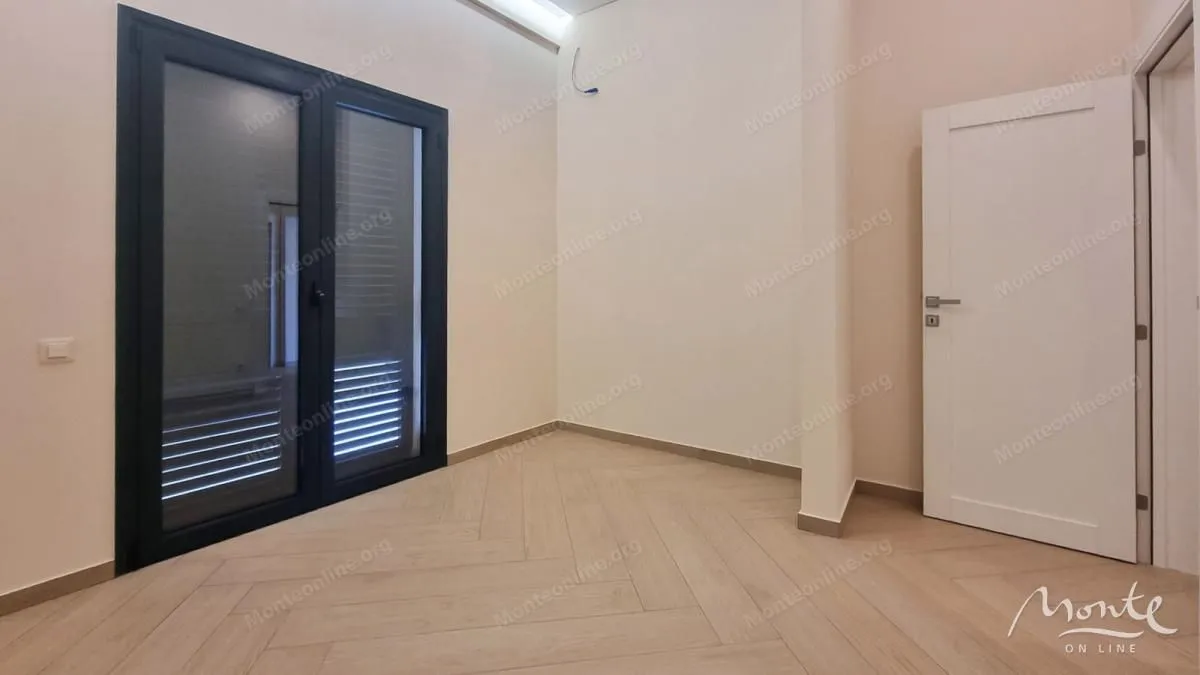 Prodaja, dvosoban stan, 80m², Dobrota, Kotor