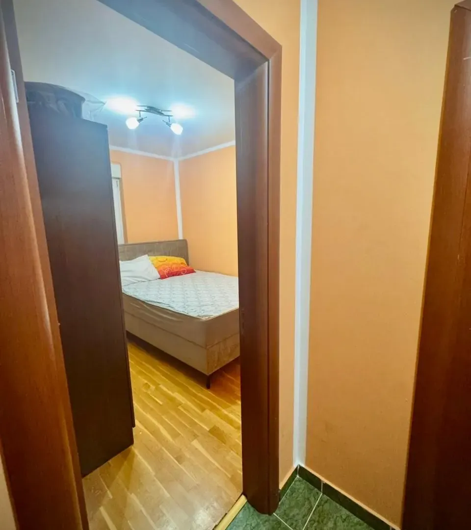 Izdavanje, jednosoban stan, 43m², Krivi Most, Podgorica