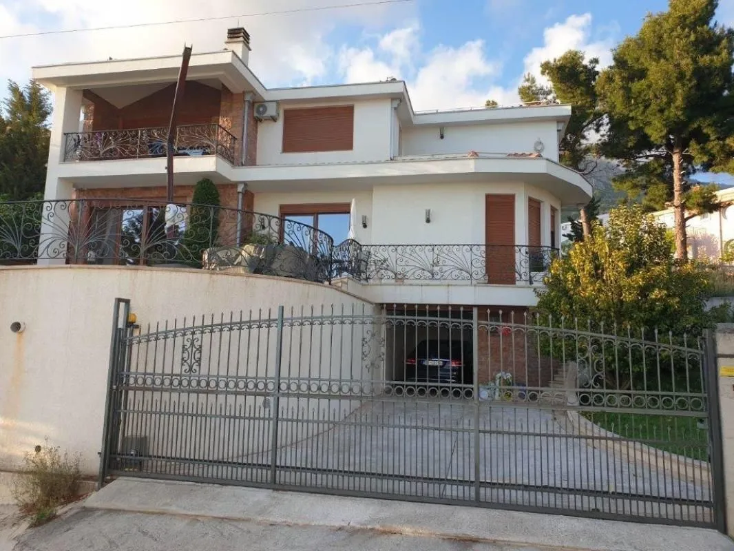 Prodaja, kuća, 255m², Šušanj, Bar