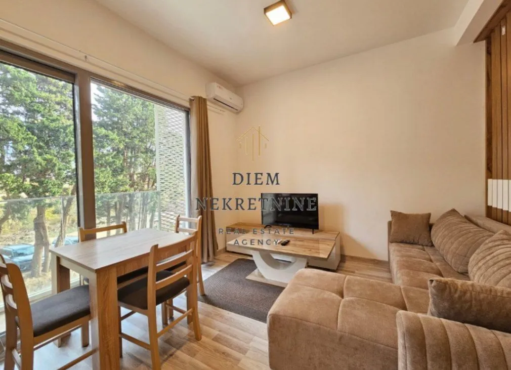 Izdavanje, jednosoban stan, 42m², Centar, Bar