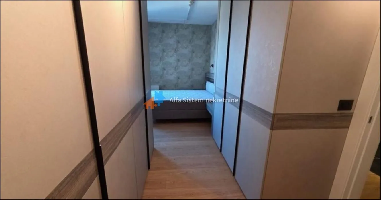 Izdavanje, trosoban stan, 95m², Savski Venac, Beograd