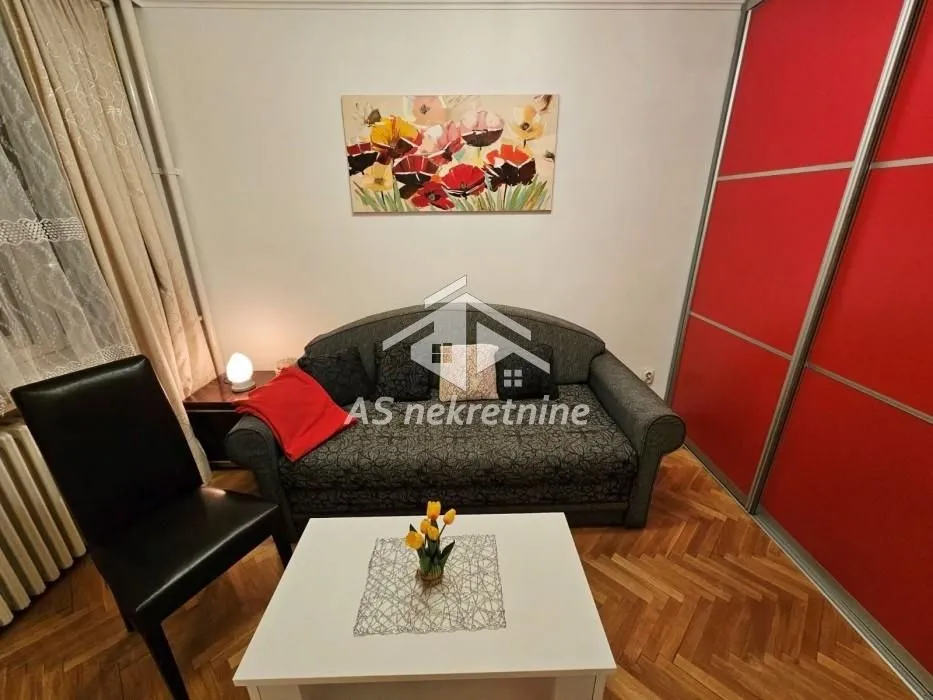 Izdavanje, trosoban stan, 85m², Slavija, Vračar Sve Podlokacije