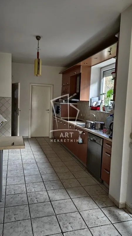 Sale, house, 427m², Voždovac Sve Podlokacije, Beograd