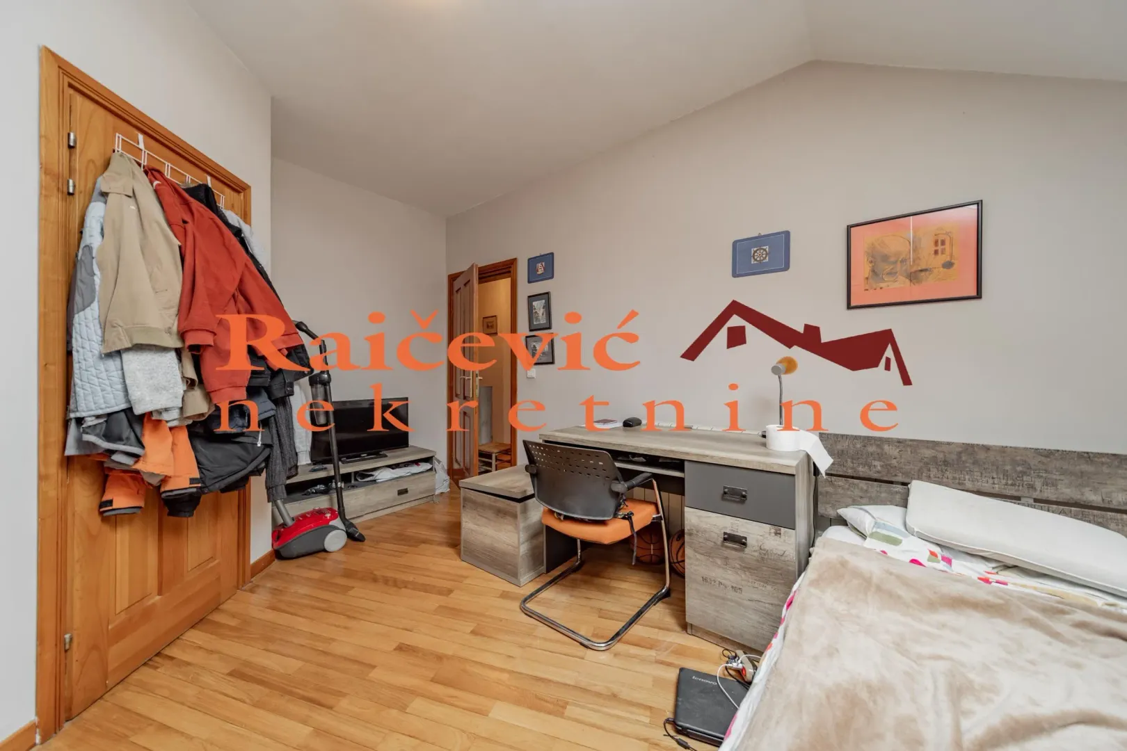 Sale, four bedroom apartment, 114m², Centar, Stara Pazova