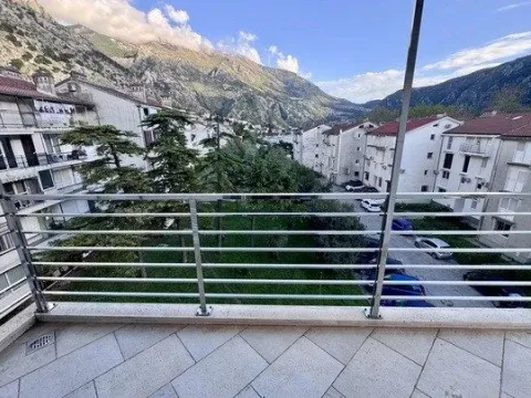 Prodaja, dvosoban stan, 121m², Dobrota, Kotor - image 3