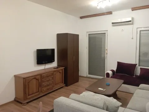 Izdavanje, garsonjera, 30m², City Kvart, Podgorica - image 2