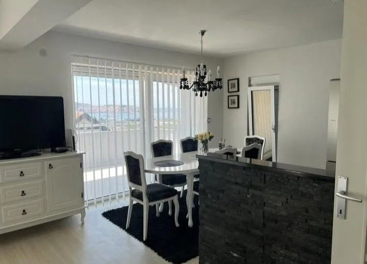 Izdavanje, dvosoban stan, 100m², Šušanj, Bar