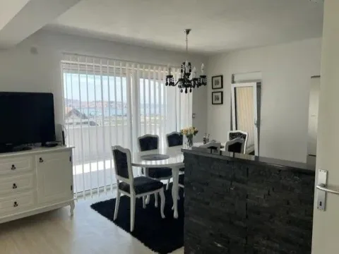 Izdavanje, dvosoban stan, 100m², Šušanj, Bar