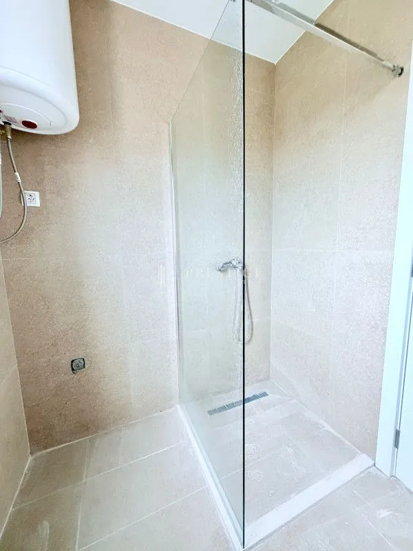 Izdavanje, dvosoban stan, 64m², Tološi, Podgorica