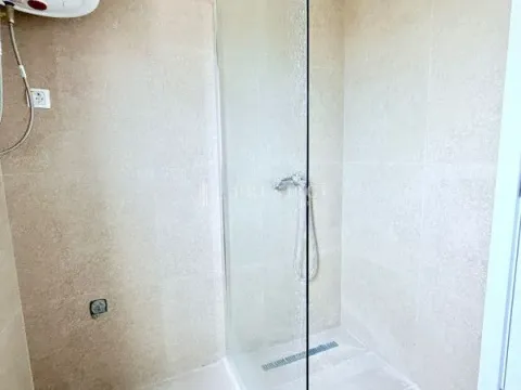 Izdavanje, dvosoban stan, 64m², Tološi, Podgorica - image 14