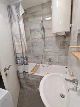 Izdavanje, dvosoban stan, 46m², Stari grad, Novi Sad - image 11