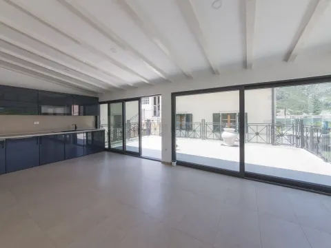 Sale, house, 250m², Kotor, Crna Gora - image 21