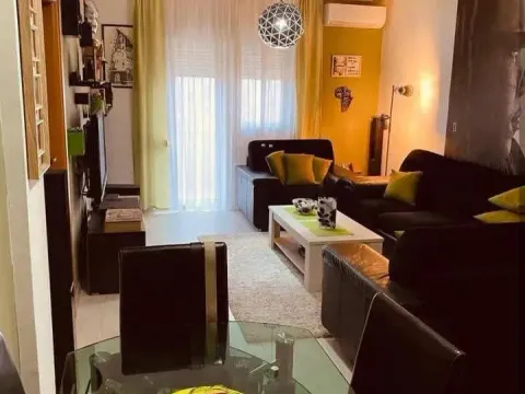 Prodaja, dvosoban stan, 70m², Stari Aerodrom, Podgorica - image 2