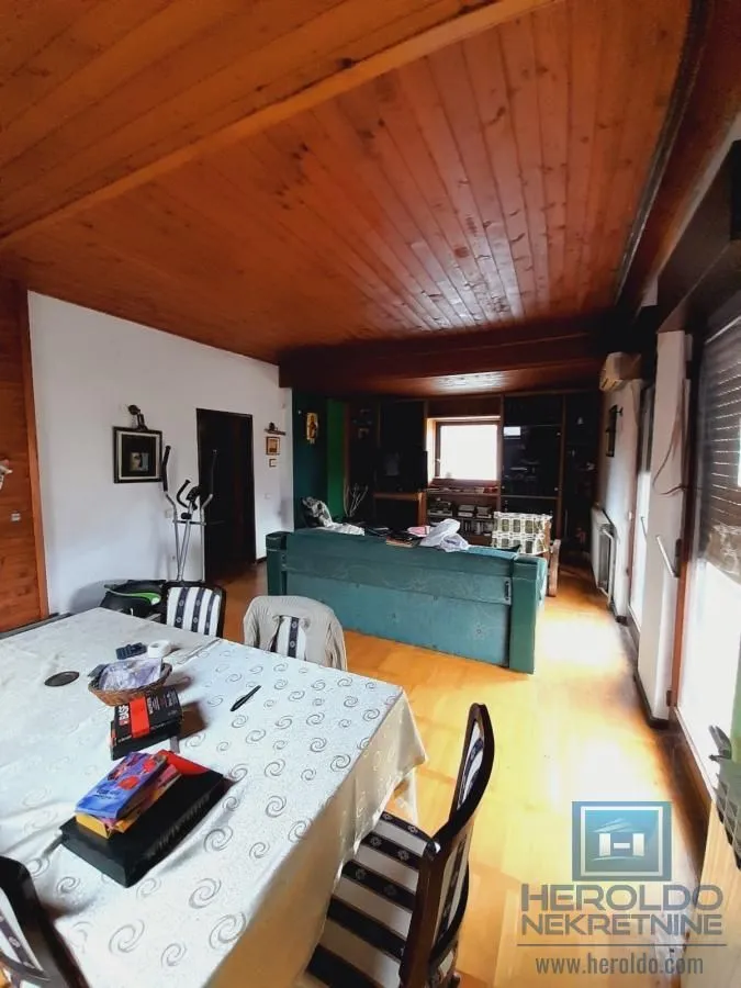 Prodaja, kuća, 250m², Centar, Ćuprija